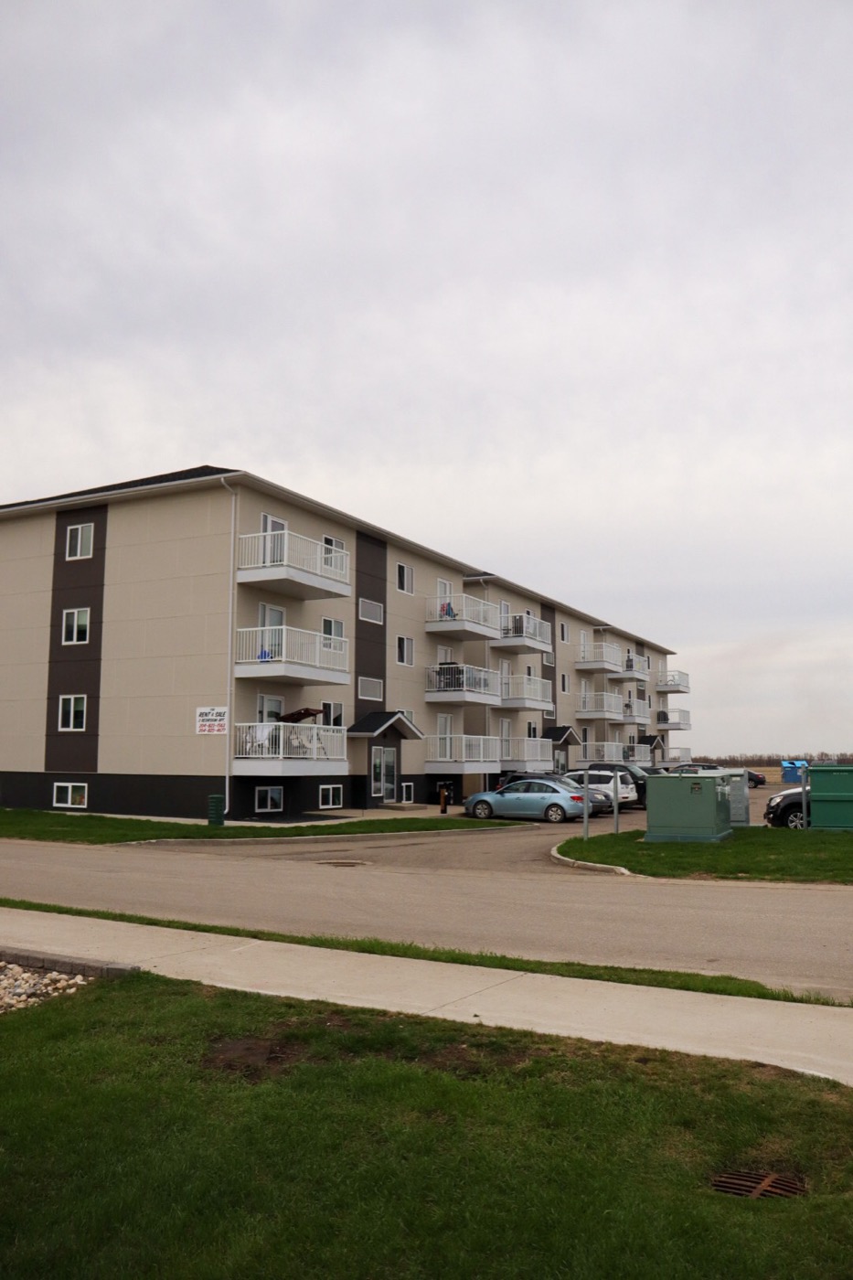 Lakeside Apartments: multi-unit residential building exterior