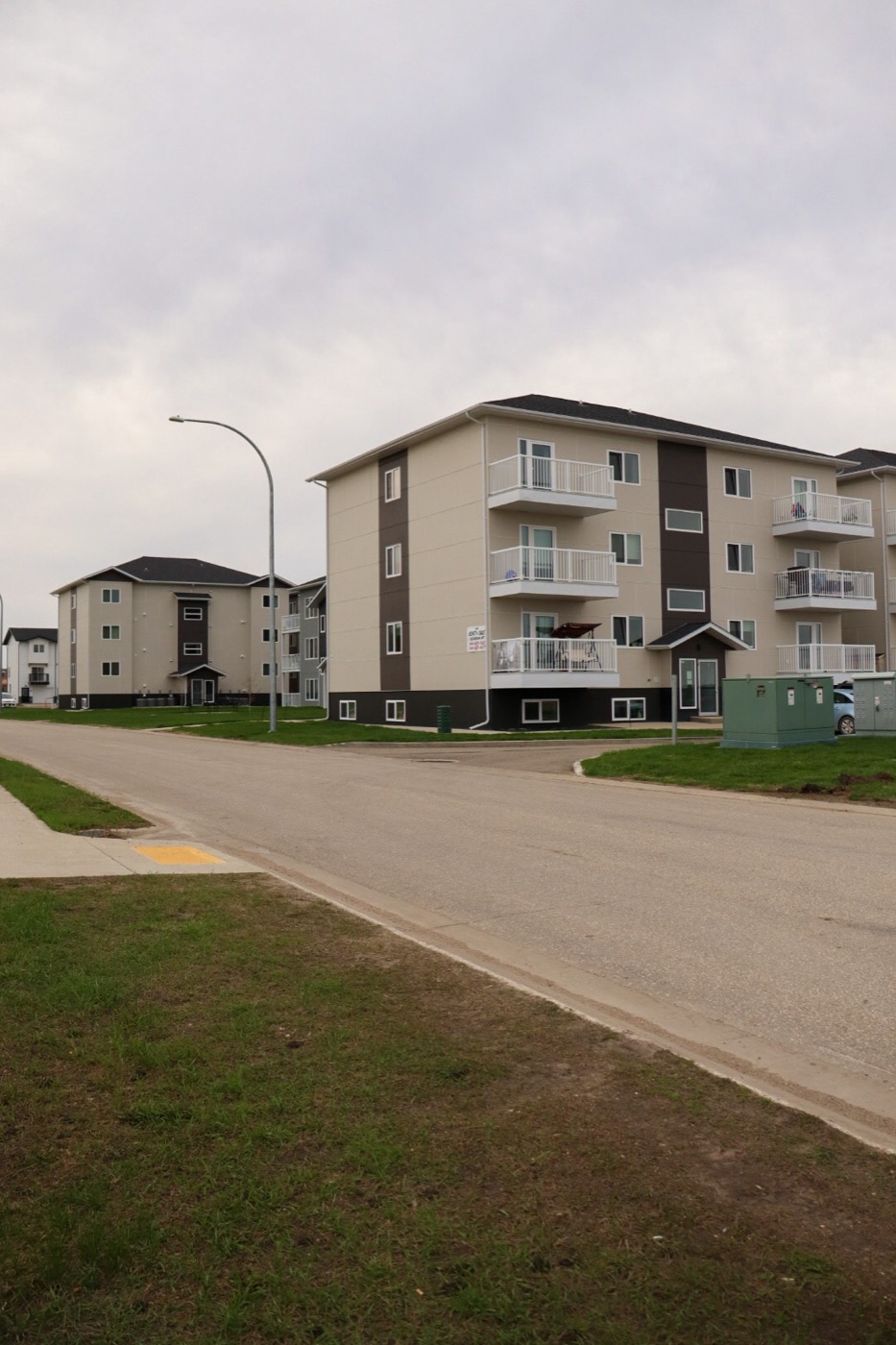 Lakeside Apartments: modern apartment entrance
