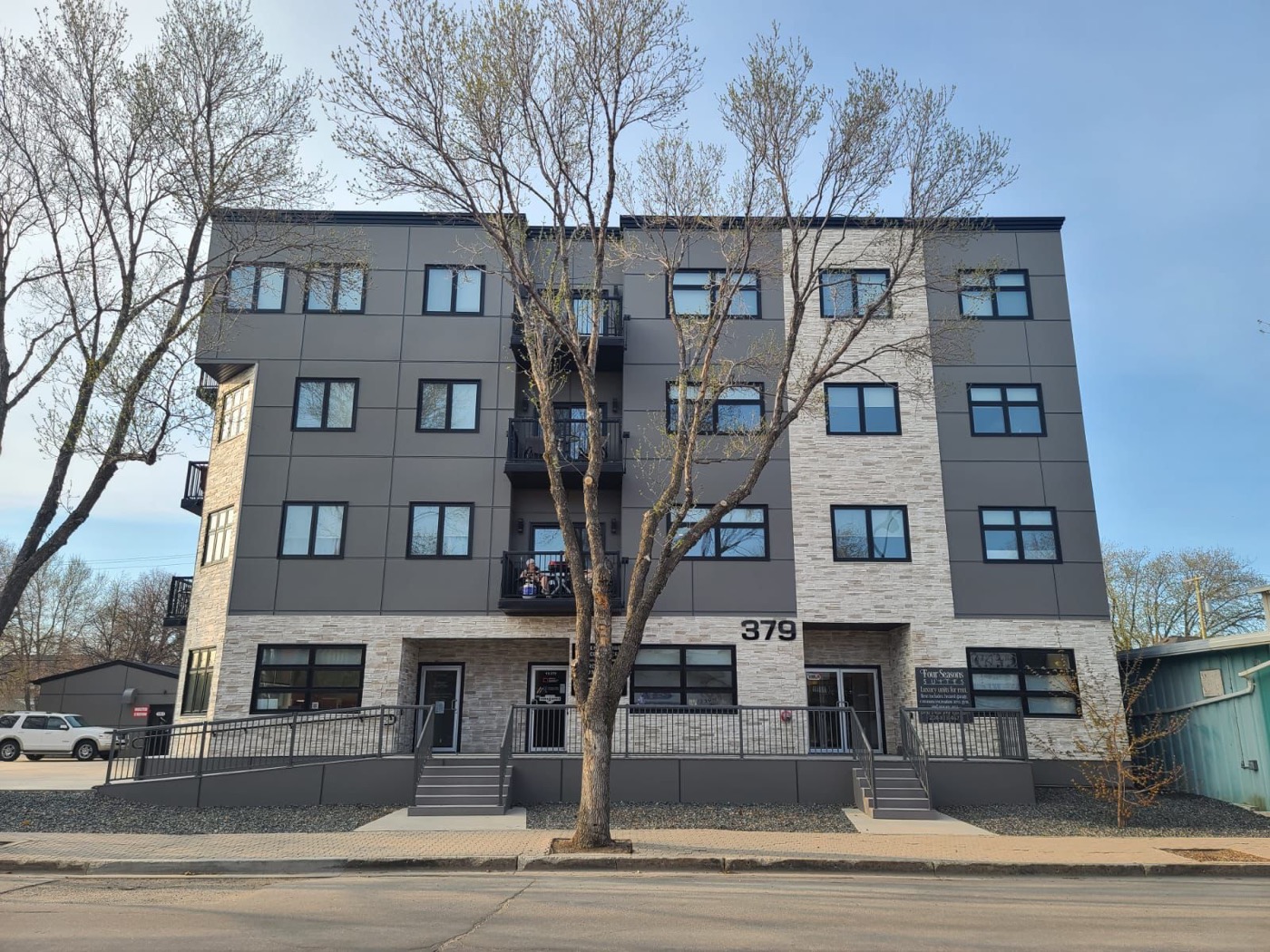 379 Four Seasons project: multi-unit residential building