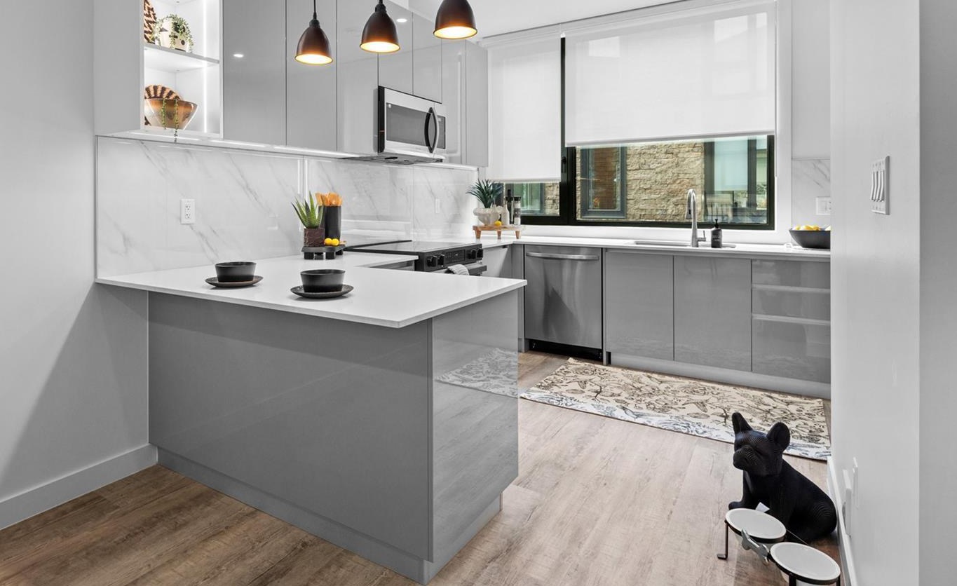 Knotty Pine project: modern kitchen interior